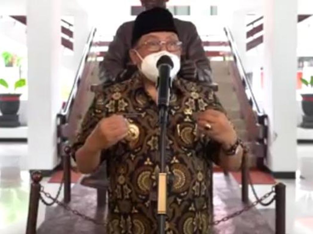 Akhir Cerita Walkot Blitar Viral Nyanyi Tanpa Masker, Minta Maaf-Denda Rp 5 Juta Akhir Cerita Walkot Blitar Viral Nyanyi Tanpa Masker, Minta Maaf-Denda Rp 5 Juta