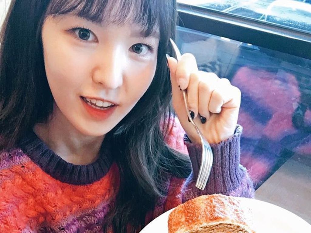 Cantiknya Wendy Red Velvet yang Hobi Baking dan Doyan Makan Cake Cantiknya Wendy Red Velvet yang Hobi Baking dan Doyan Makan Cake