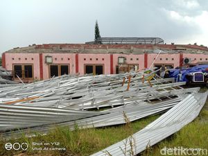 Puting Beliung Terjang Taman Reptil Sanggaluri Park Purbalingga Puting Beliung Terjang Taman Reptil Sanggaluri Park Purbalingga