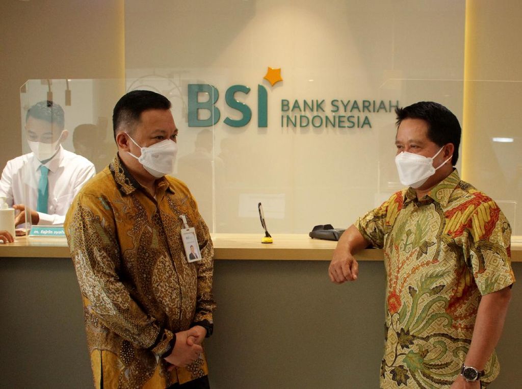 3 Bulan BSI Beroperasi, Direksi Ungkap Karyawan Masih Adaptasi 3 Bulan BSI Beroperasi, Direksi Ungkap Karyawan Masih Adaptasi