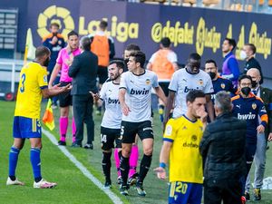 LaLiga Tak Temukan Bukti Ucapan Rasis di Laga Cadiz Vs Valencia LaLiga Tak Temukan Bukti Ucapan Rasis di Laga Cadiz Vs Valencia