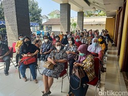 Jelang Kuliah Tatap Muka, Dosen-Pegawai 29 PTS Yogya Disuntik Vaksin Corona