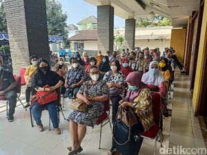 Jelang Kuliah Tatap Muka, Dosen-Pegawai 29 PTS Yogya Disuntik Vaksin Corona Jelang Kuliah Tatap Muka, Dosen-Pegawai 29 PTS Yogya Disuntik Vaksin Corona