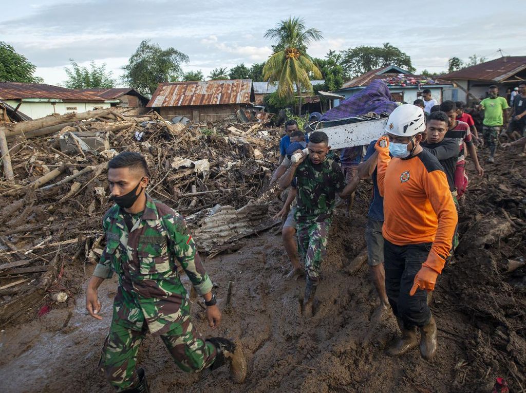 Update Korban Bencana Alam NTT-NTB: 165 Meninggal, 45 Hilang Update Korban Bencana Alam NTT-NTB: 165 Meninggal, 45 Hilang