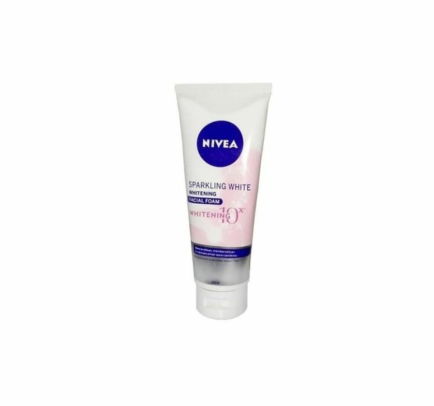 Foto: Nivea Sparkling White Whitening Facial Foam/instagram.com/kosmetikashopsinar1 Rekomendasi Skincare untuk Kulit Sawo Matang