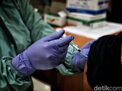 Kemenkes Jamin Vaksin AstraZeneca Aman! Cuma Batch CTMAV547 yang Disetop