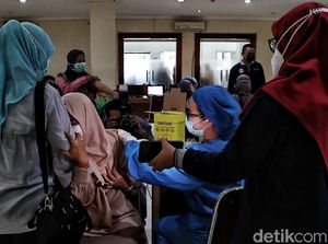 Giliran Guru-guru di Jakut Suntik Vaksin COVID-19