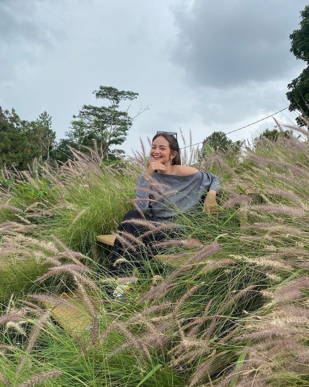 Ide Outfit Kasual ala Enzy Storia/sumber: www.instagram.com/enzystoria/ OOTD kasual ala Enzy Storia.