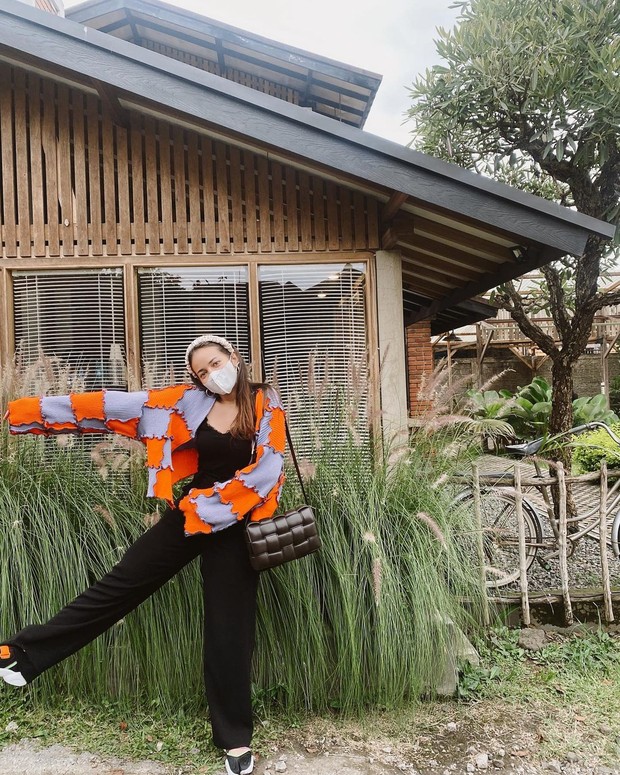 Ide Outfit Kasual ala Enzy Storia/sumber: www.instagram.com/enzystoria/ OOTD hangout ala Enzy Storia.