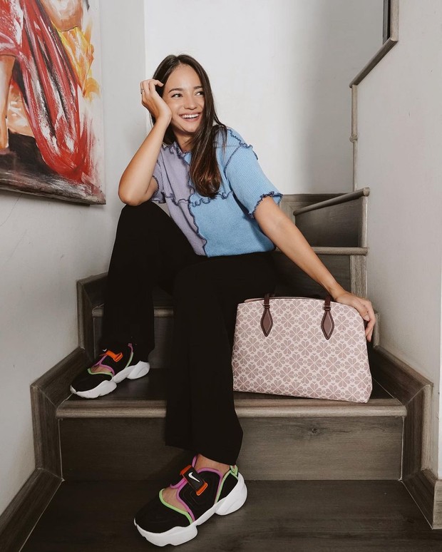 Ide Outfit Kasual ala Enzy Storia/sumber: www.instagram.com/enzystoria/ Busana kasual ala Enzy Storia yang bisa tiru untuk OOTD.