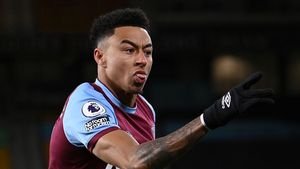 Foto: Lord Lingard Pamer Aksi dan Lidah, Sampai Diketekin Moyes