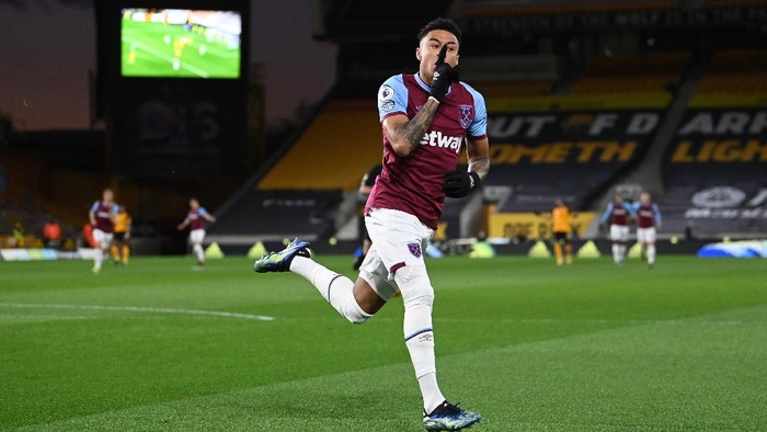 Jesse Lingard WOLVERHAMPTON, ENGLAND - APRIL 05: Jesse Lingard of West Ham United celebrates after scoring their team's first goal during the Premier League match between Wolverhampton Wanderers and West Ham United at Molineux on April 05, 2021 in Wolverhampton, England. Sporting stadiums around the UK remain under strict restrictions due to the Coronavirus Pandemic as Government social distancing laws prohibit fans inside venues resulting in games being played behind closed doors. (Photo by Laurence Griffiths/Getty Images)