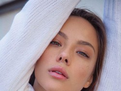 Spill dong, Katerina Safarova... Kamu Pacaran sama Neymar ya?