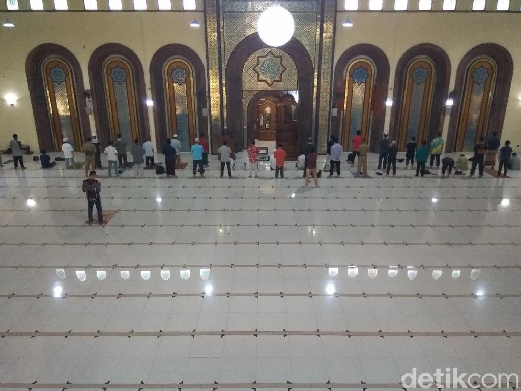Ridwan Kamil Ikut Kebijakan Pusat soal Salat Tarawih dan Idul Fitri Ridwan Kamil Ikut Kebijakan Pusat soal Salat Tarawih dan Idul Fitri
