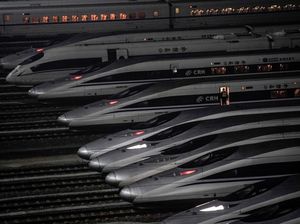 Kereta Peluru China Anjlok, Masinis Tewas-Sejumlah Penumpang Terluka