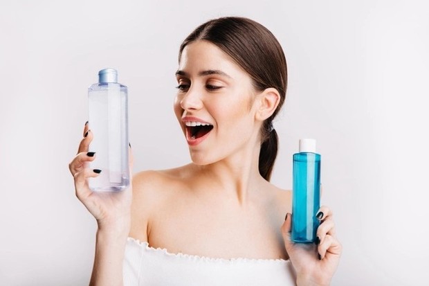 Menggunakan exfoliating toner secara berlebihan harus dihindari/freepik.com