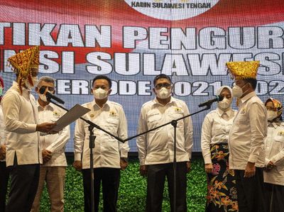 Momen Anindya Bakrie Lantik Pengurus Kadin Sulteng