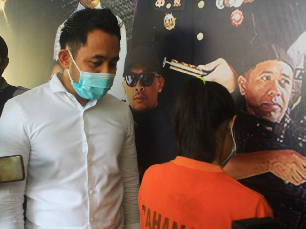 Jajakan Wanita-Minta Bayaran Dolar, Muncikari di NTB Diciduk Polisi Jajakan Wanita-Minta Bayaran Dolar, Muncikari di NTB Diciduk Polisi