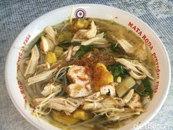 Pagi-pagi Paling Mantap Sarapan Soto Ayam Lenthok Pak B