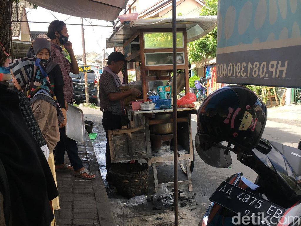 Dari Gunungkidul ke Sidokabul, Begini Cerita Soto Ayam Pak B Dari Gunungkidul ke Sidokabul, Begini Cerita Soto Ayam Pak B