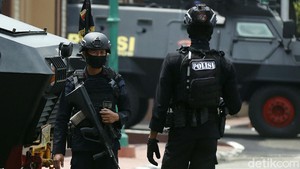 Penjagaan Mabes Polri Diperketat