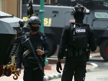 Penjagaan Mabes Polri Diperketat Penjagaan Mabes Polri Diperketat