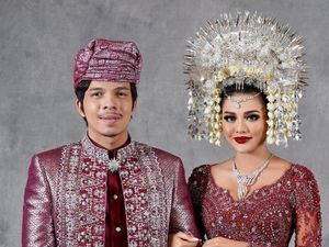 7 Pesona Artis Cantik Indonesia Pakai Suntiang Minang saat Nikah, Manglingi