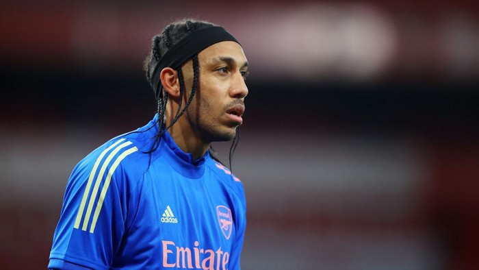 LONDON, ENGLAND - APRIL 03: Pierre-Emerick Aubameyang of Arsenal looks on as he warms up prior to the Premier League match between Arsenal and Liverpool at Emirates Stadium on April 03, 2021 in London, England. Sporting stadiums around the UK remain under strict restrictions due to the Coronavirus Pandemic as Government social distancing laws prohibit fans inside venues resulting in games being played behind closed doors. (Photo by Julian Finney/Getty Images)