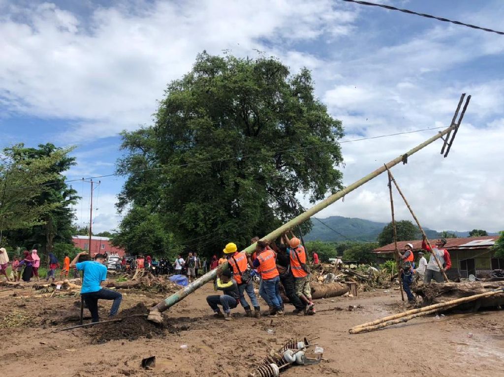 Listrik di NTT Belum Pulih Total, 3% Pelanggan Masih Gelap Gulita Listrik di NTT Belum Pulih Total, 3% Pelanggan Masih Gelap Gulita