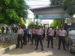 PN Jaktim Dijaga Ketat Jelang Sidang Putusan Sela Habib Rizieq