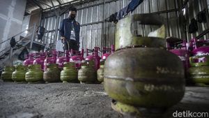 Polisi Bongkar Ribuan Tabung Gas Oplosan di Jakbar