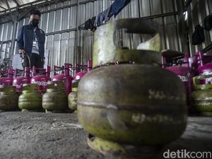 Polisi Bongkar Ribuan Tabung Gas Oplosan di Jakbar