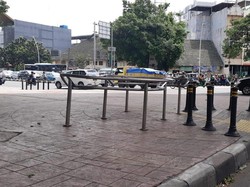 Dishub DKI Usul Portal S agar Pemotor Tak Putar Balik di Trotoar Kuningan