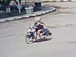 Pria Jatuhkan Kotak Mencurigakan di Kantor Bupati Pinrang, Diburu Polisi