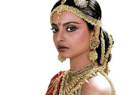 Rekha dan Kisahnya Bersama Amitabh Bachchan hingga Ditampar Jaya Bachchan