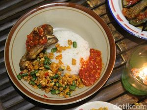 Pedasnya Nampol Puooll! 5 Sambal Khas Jatim yang Sayang Kalau Dilewatkan