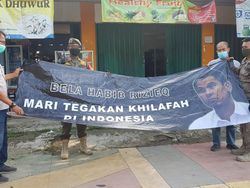 Muncul Spanduk Tegakkan Khilafah, Munarman Minta Tindakan Fitnah Disetop