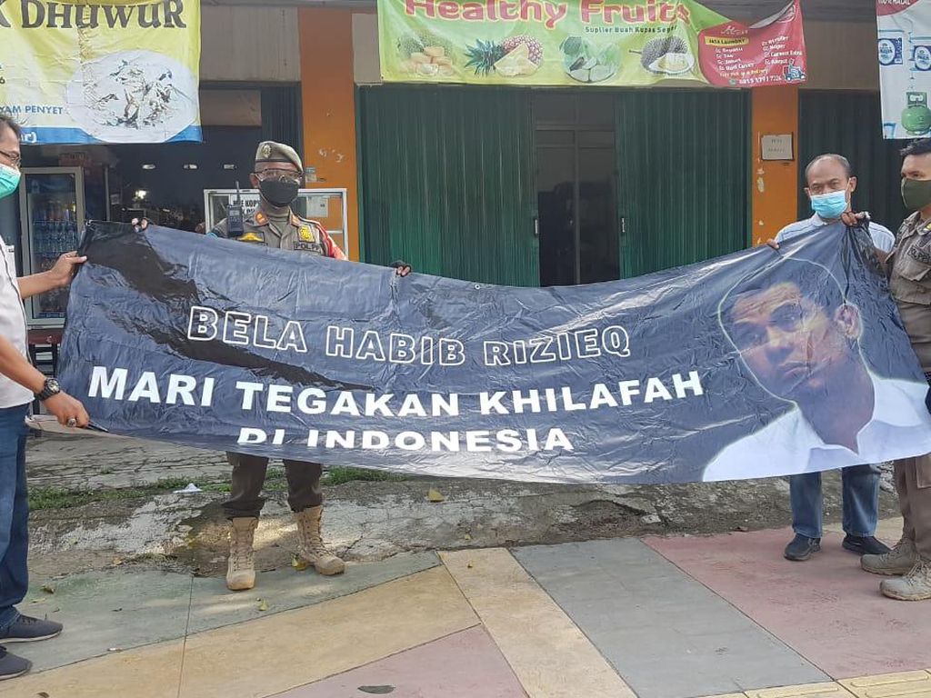 Muncul Spanduk Tegakkan Khilafah, Munarman Minta Tindakan Fitnah Disetop Muncul Spanduk Tegakkan Khilafah, Munarman Minta Tindakan Fitnah Disetop