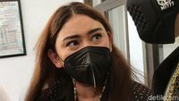 Air Mata Thalita Latief Tumpah di Sidang Cerai