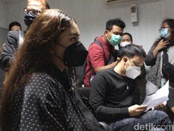Tangis Thalita Latief Pecah Ungkap Perilaku KDRT Dennis Lyla