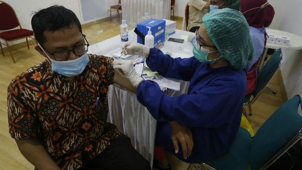 Vaksinasi COVID-19 di Bogor Sasar Tenaga Pendidik