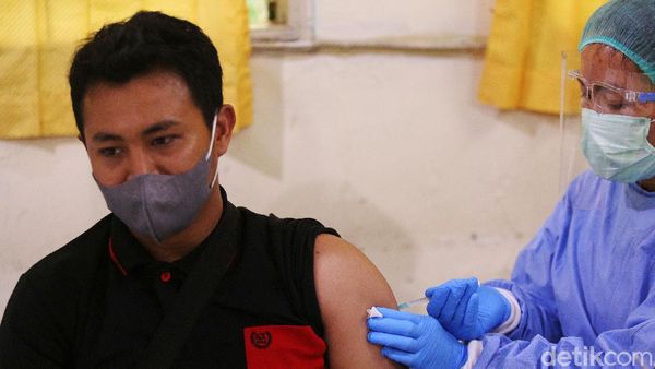 Vaksinasi COVID-19 untuk Guru Ditargetkan Rampung Juni 2021