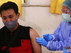 Duh, Euforia Vaksinasi Bikin COVID-19 RI Naik 14 Persen!
