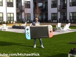 YouTuber Bikin Nintendo Switch Terbesar di Dunia