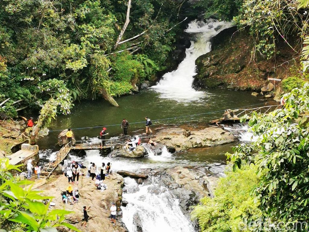 Curug Layung, Pesona Air Terjun di Kaki Tangkuban Parahu Curug Layung, Pesona Air Terjun di Kaki Tangkuban Parahu