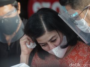 Desiree Diperiksa Sebagai Saksi Kasus Dugaan Penyerobotan Tanah Desiree Diperiksa Sebagai Saksi Kasus Dugaan Penyerobotan Tanah