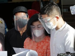 Desiree Tarigan Menangis Usai Laporkan Hotma Sitompul