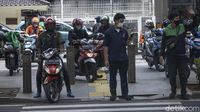 Begini Kelakuan Biker di Kolong  JLNT Casablanca