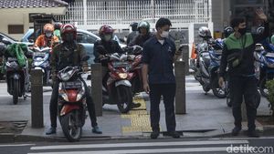Begini Kelakuan Biker di Kolong  JLNT Casablanca