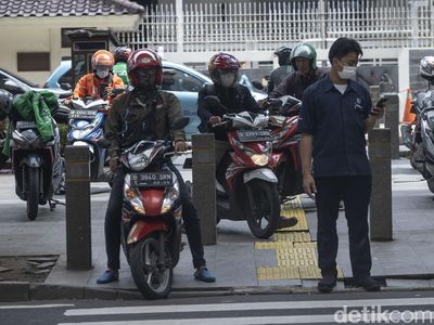 Begini Kelakuan Biker di Kolong  JLNT Casablanca